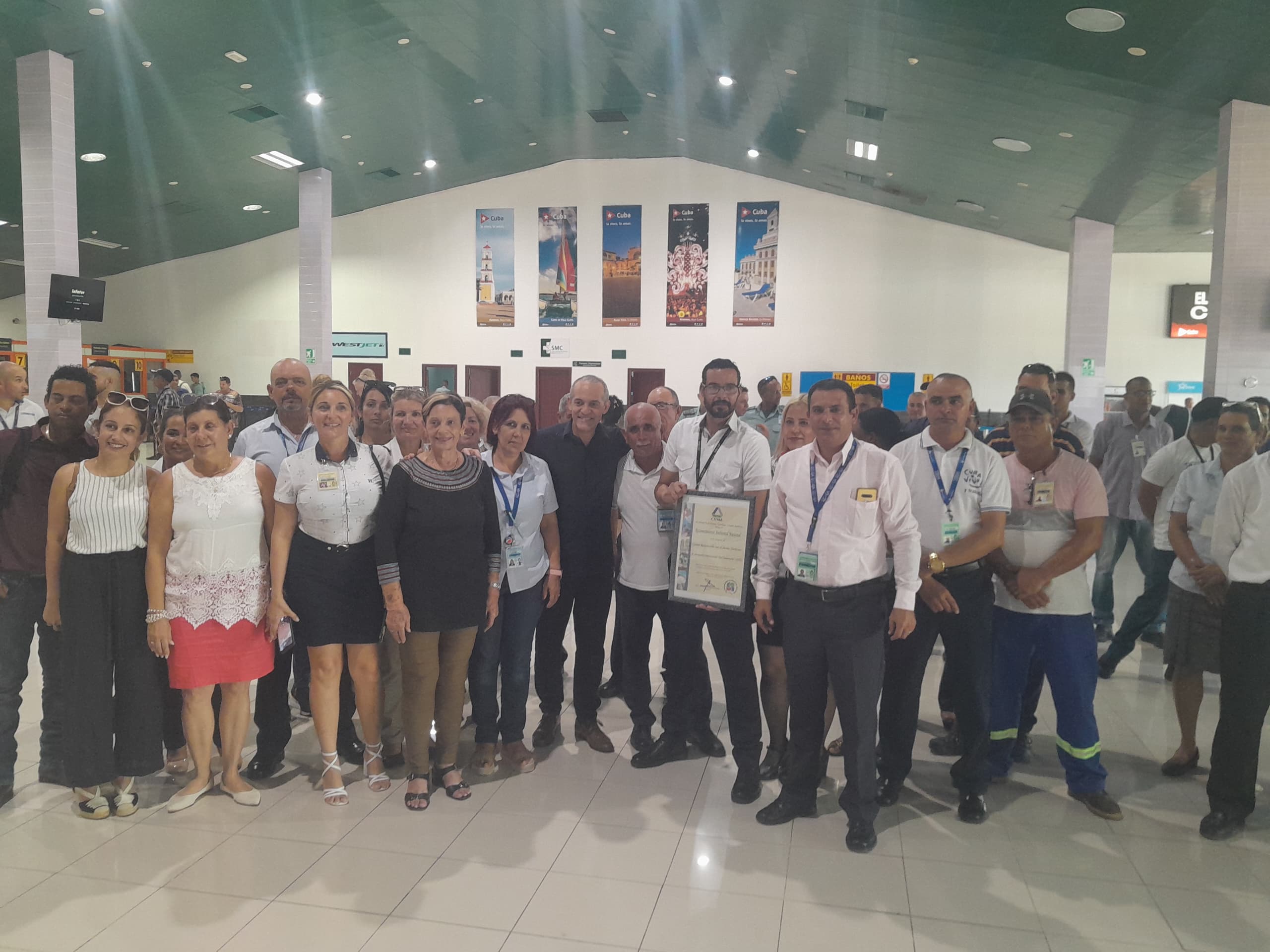 Aeropuerto Internacional “Abel Santamaría” recibe Reconocimiento Ambiental Nacional 