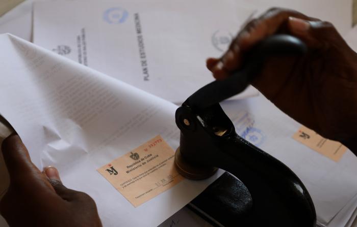 ¿Qué pasa con el proceso de obtención y legalización de documentos docentes para surtir efecto en el exterior y en el territorio nacional?