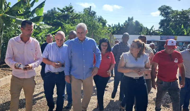 Recorre Díaz-Canel centros de interés económico y social en Villa Clara