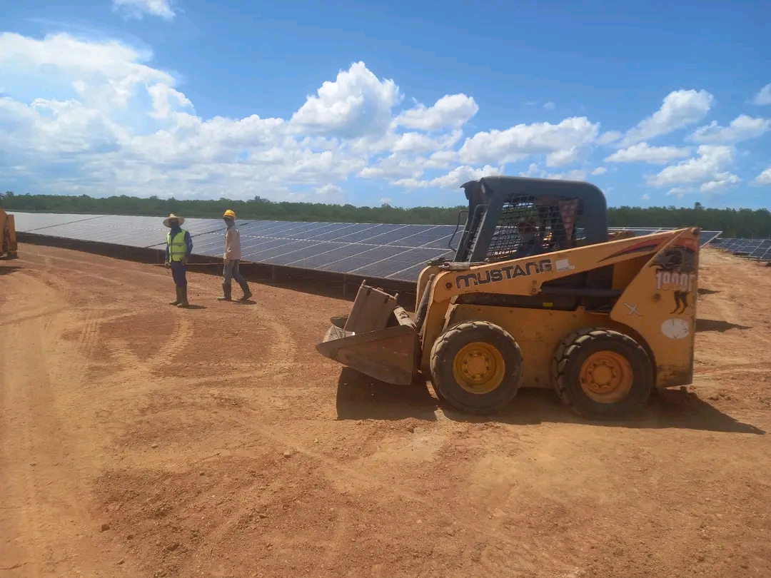 Llaman las máximas autoridades villaclareñas a agilizar labores constructivas en los parques fotovoltaicos de Santo Domingo y Santa Clara