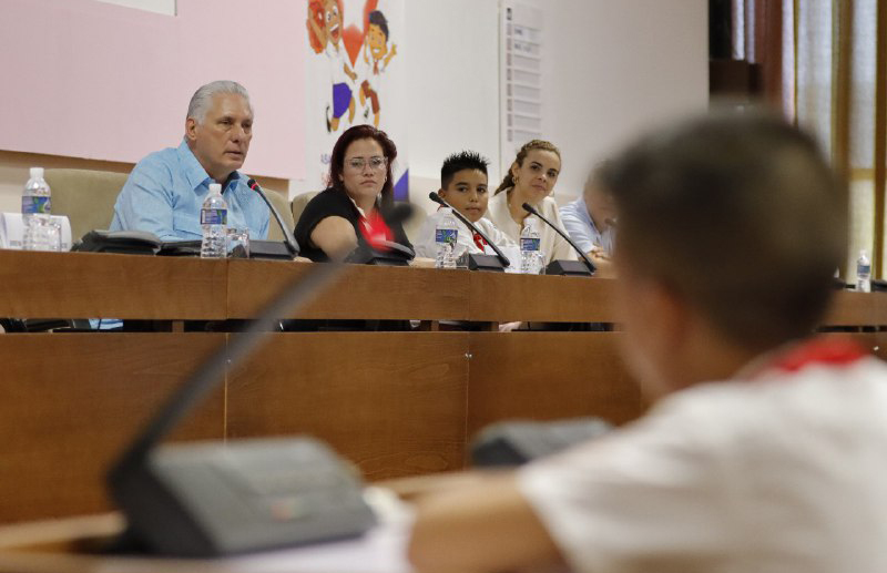 Reafirma Díaz-Canel peso del movimiento pioneril en la Revolución