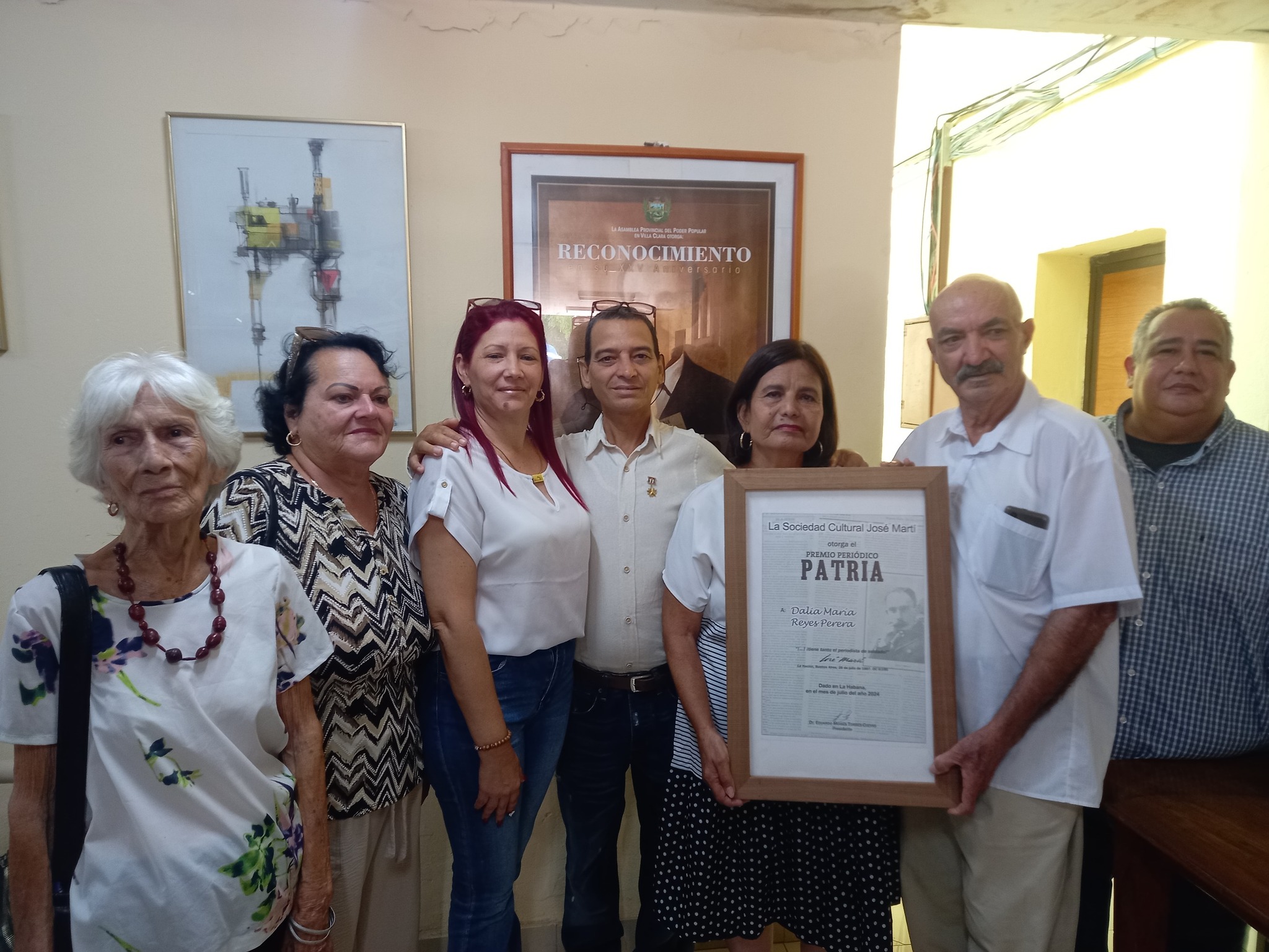Sociedad Cultural José Martí confiere Premio Patria a periodista Dalia Reyes, de CMHW