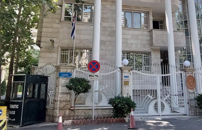 Niños y mujeres de la Embajada de Cuba en Irán son evacuados ante agresión sionista