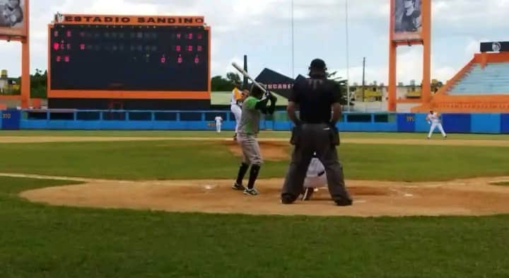 Recibe Villa Clara a Cienfuegos en Béisbol Sub 23 años