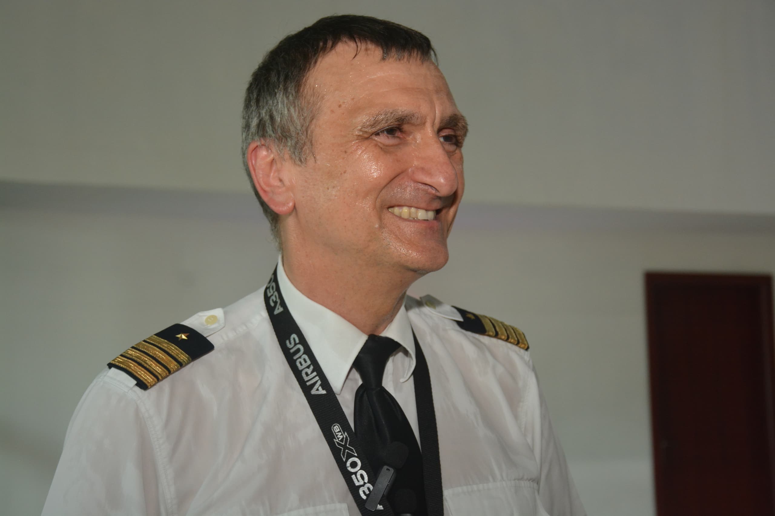 Capitan%20Antonio Vuelo de Iberojet conecta Santa Clara con Madrid