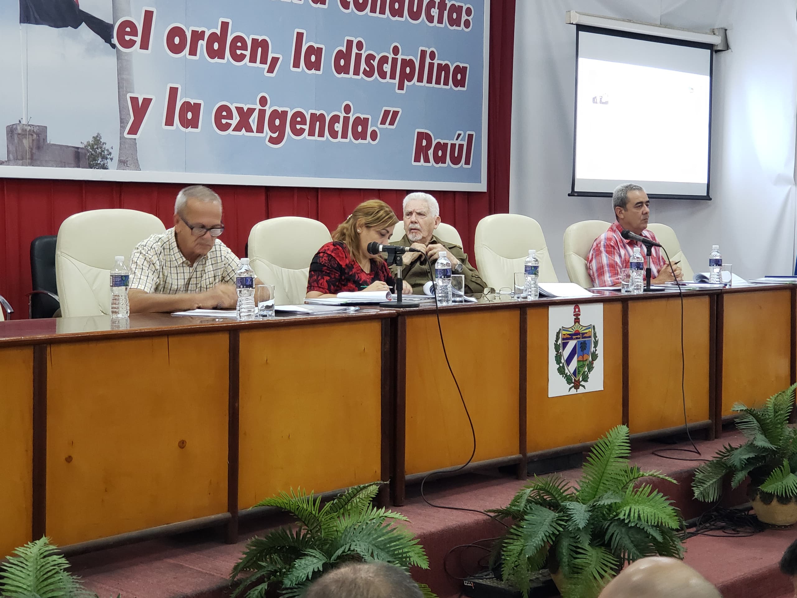 Asiste Ramiro Valdés a Consejo de Gobierno Provincial en Villa Clara