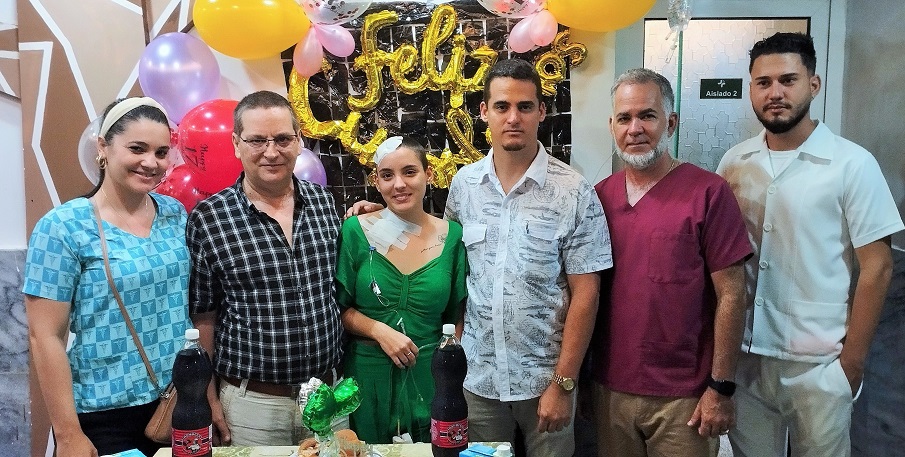 «Muy feliz y agradecida», declara la adolescente sometida a un proceso quirúrgico cerebral en Villa Clara