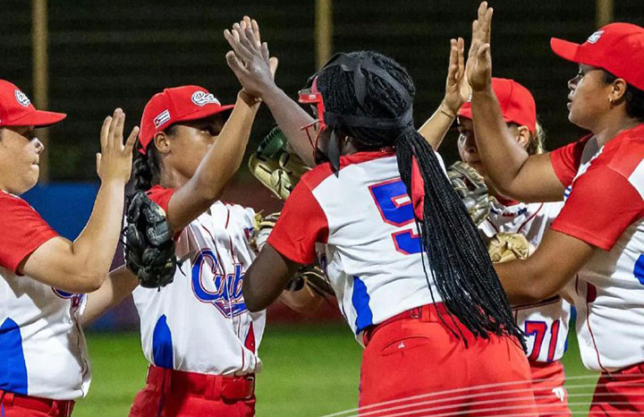 Cuba contra México en Panamericano de Sóftbol Femenino