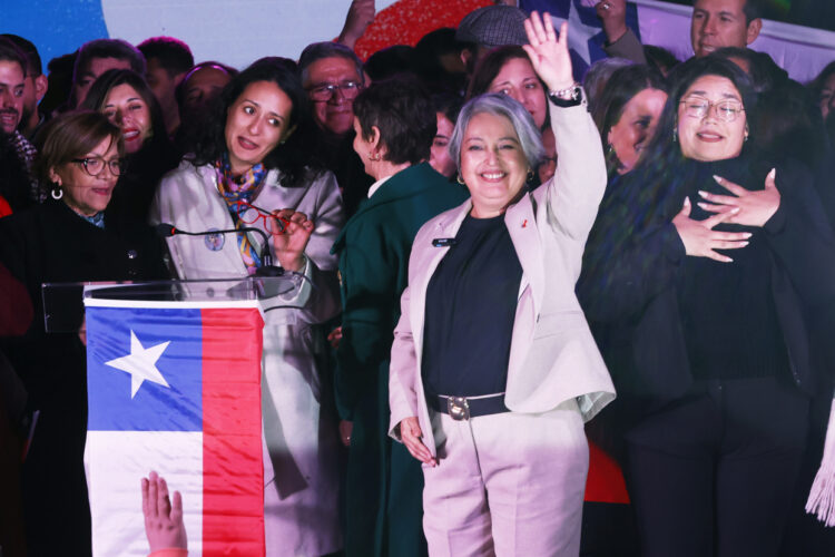 La militante del Partido Comunista Jeannette Jara ganó las elecciones primarias en Chile