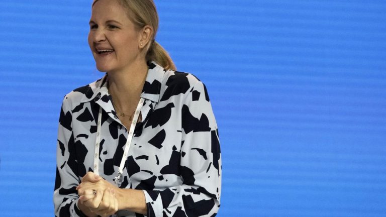 Doble campeona olímpica, Kirsty Coventry,se convierte en la primera mujer en presidir el COI