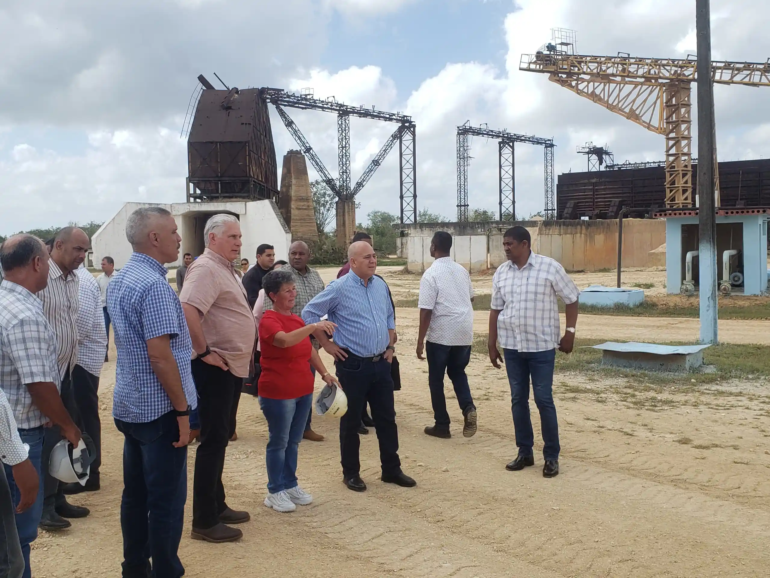 Recorre presidente cubano comunidades y entidades socioeconómicas en Encrucijada