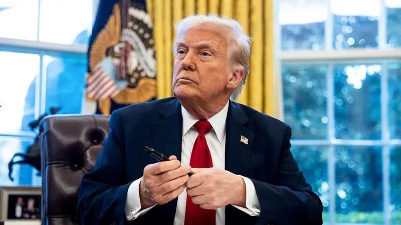 Trump dice que no bromea al querer postularse para un tercer mandato 