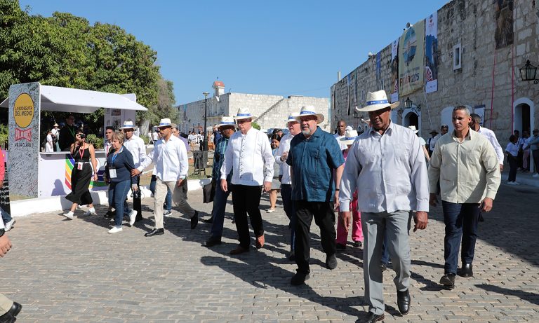 Presidente Díaz-Canel recorre Feria Internacional del Turismo FITCuba 2025: «El mercado chino representa una oportunidad enorme para Cuba»