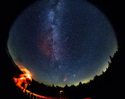 Lluvia de estrellas proveniente del cometa Halley y luna de flores: ¿Como ver los fenómenos astronómicos de Mayo?