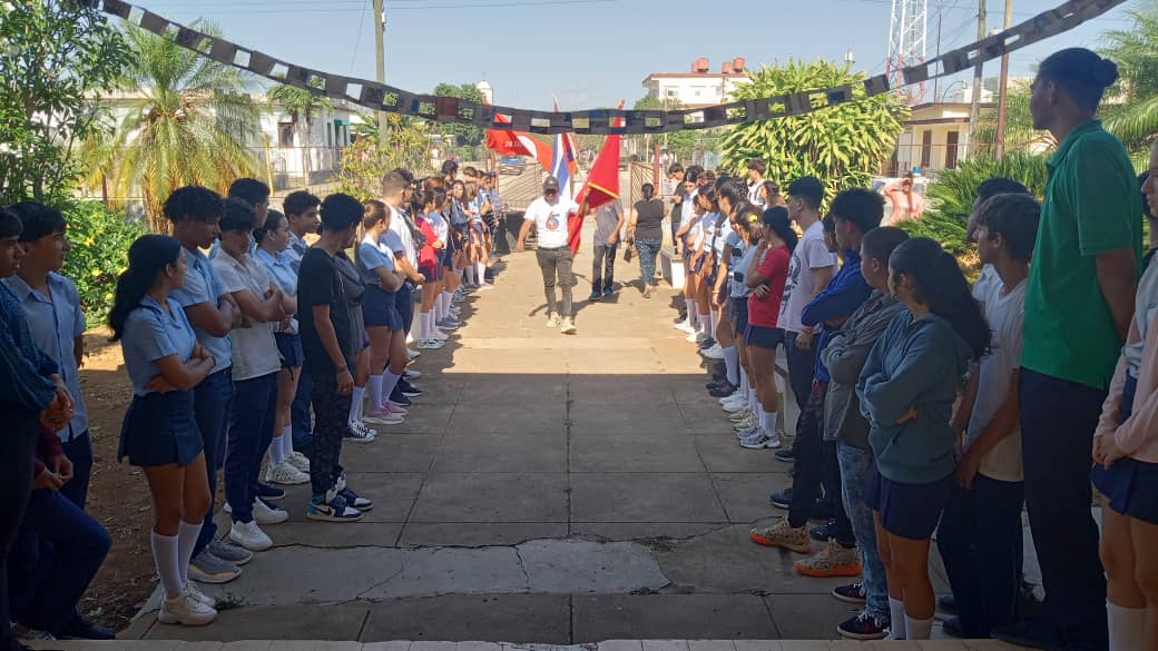 Culmina en Quemado de Güines recorrido de la bandera 65 aniversario de los CDR