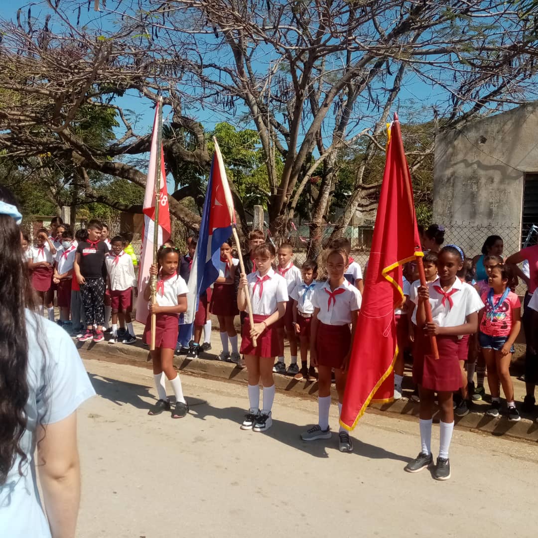 Culmina en Quemado de Güines recorrido de la bandera 65 aniversario de los CDR
