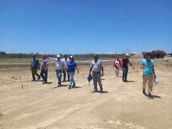 Constata gobernadora villaclareña ejecución de parques solares