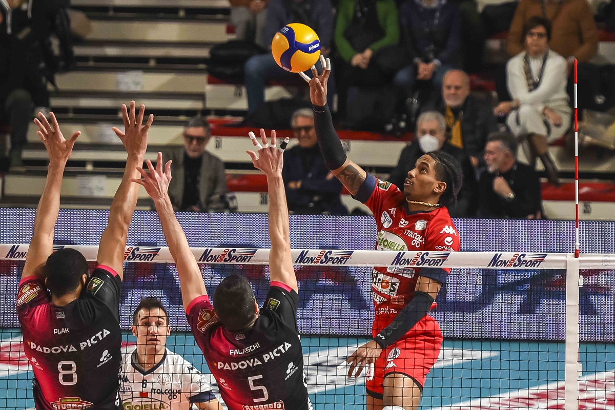 Dos villaclareños en equipo Cuba a la Liga de Naciones de Voleibol