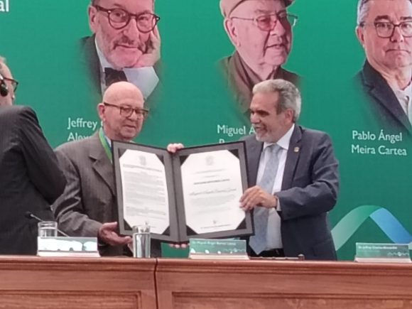 Otorga la Universidad Veracruzana en México Doctorado Honoris Causa a Miguel Barnet