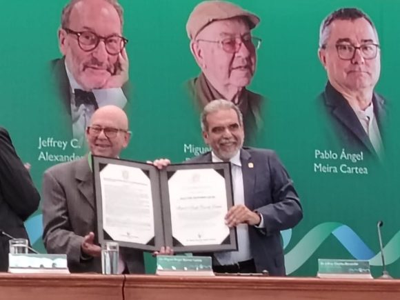 Otorga la Universidad Veracruzana en México Doctorado Honoris Causa a Miguel Barnet