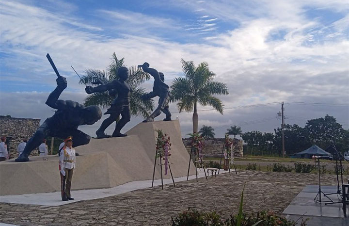 Preside Díaz-Canel acto por 50 años de la Operación Carlota