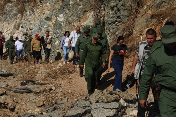 Presidente Díaz-Canel continúa recorrido por zonas afectadas por el huracán Melissa en el oriente del país