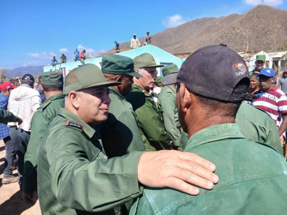 Presidente Díaz-Canel continúa recorrido por zonas afectadas por el huracán Melissa en el oriente del país