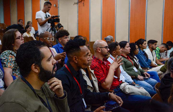 La Vuelta Abajo: radio inclusiva a debate de jóvenes realizadores