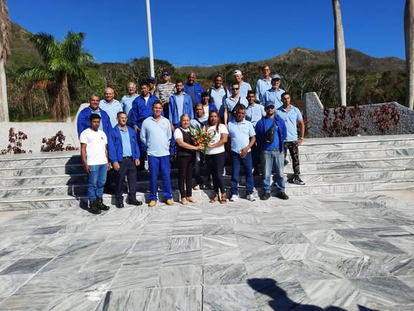 La brigada villaclareña de la Empresa de Telecomunicaciones de Cuba (ETECSA), que por estos días ha laborado intensamente en Mayarí Arriba, logró restablecer las comunicaciones en este hermoso paraje del oriente cubano.