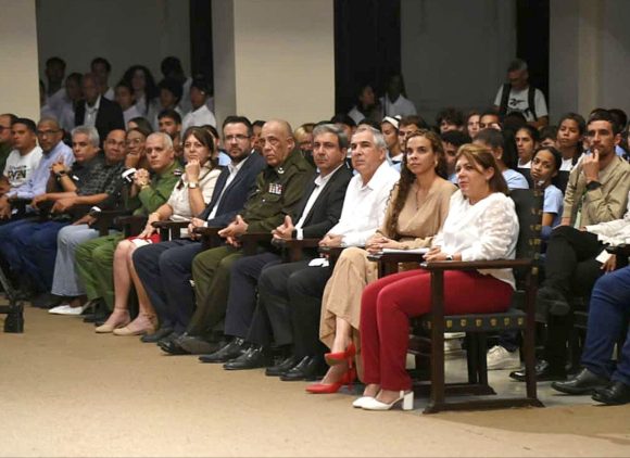 Díaz-Canel preside acto por 20 aniversario del discurso de Fidel en la Universidad de La Habana