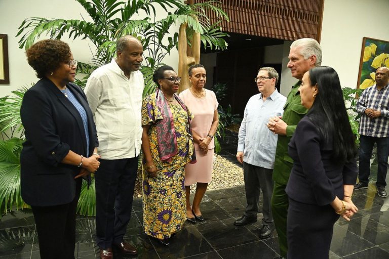 Cuba conmemora 50 aniversario de la independencia de Angola y de relaciones diplomáticas entre ambas naciones
