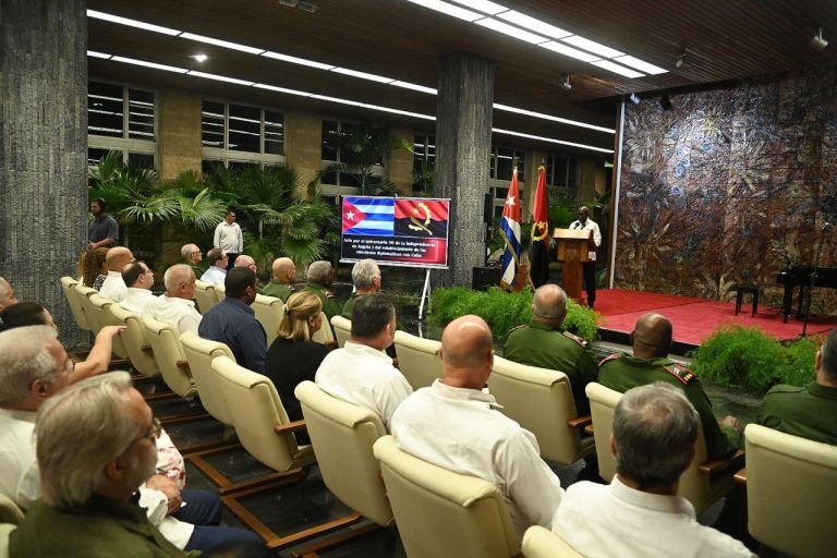 Cuba conmemora 50 aniversario de la independencia de Angola y de relaciones diplomáticas entre ambas naciones