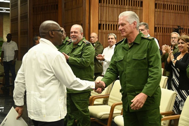 Cuba conmemora 50 aniversario de la independencia de Angola y de relaciones diplomáticas entre ambas naciones
