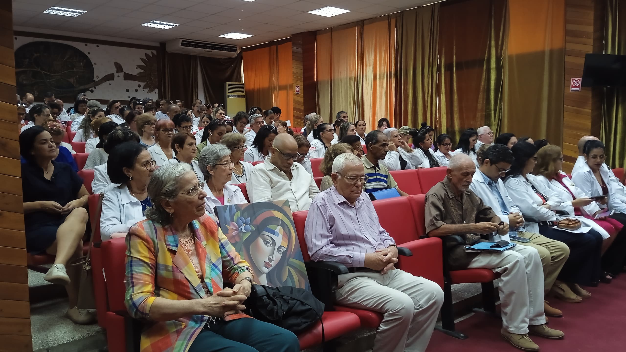 Reconocen a profesionales de las Ciencias Médicas en Villa Clara en aniversario 59 de la institución 