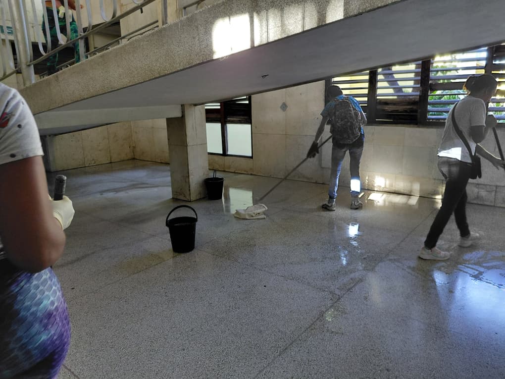 hosp Villaclareños en jornada de trabajo voluntario