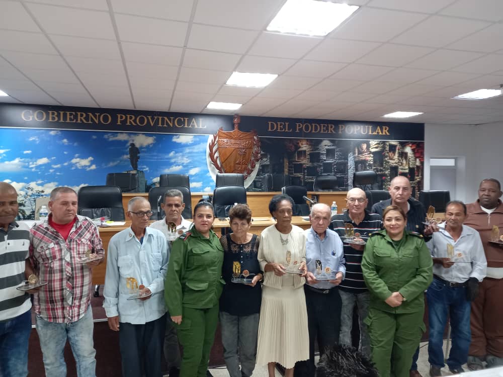 Elogian en Villa Clara a hombres y mujeres que representan al pueblo