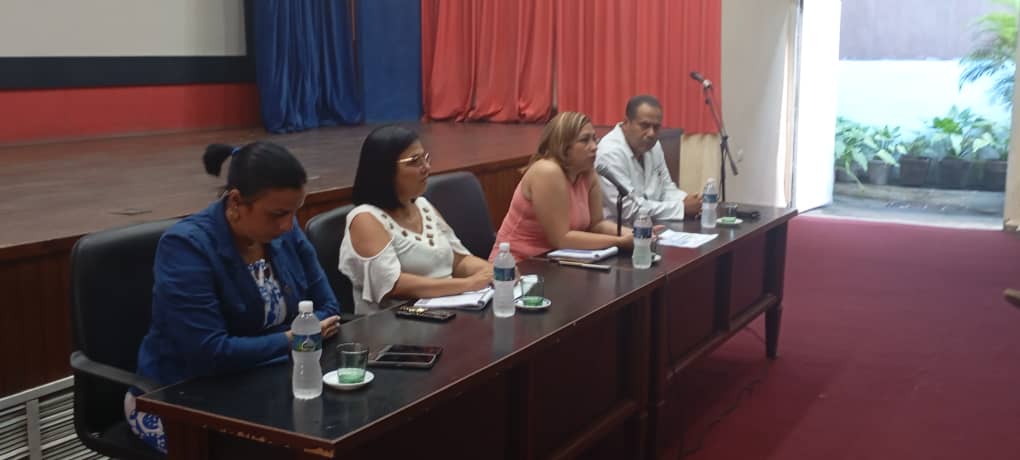 Intercambian máximas autoridades de Villa Clara con trabajadores del hospital "Arnaldo Milián Castro"