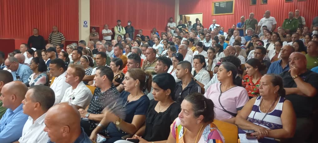 Intercambian máximas autoridades de Villa Clara con trabajadores del hospital "Arnaldo Milián Castro"