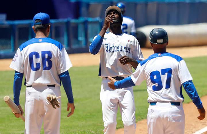 Superó Industriales a Villa Clara en la 64 Serie Nacional de Béisbol