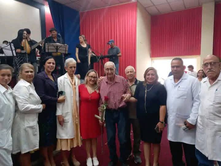 Celebran aniversario 35 del hospital "Arnaldo Milián Castro" de Villa Clara