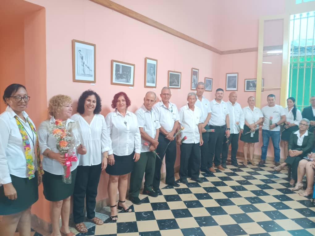 IMG-20251013-WA0047 Reconocen a bancarios destacados de Villa Clara en su día