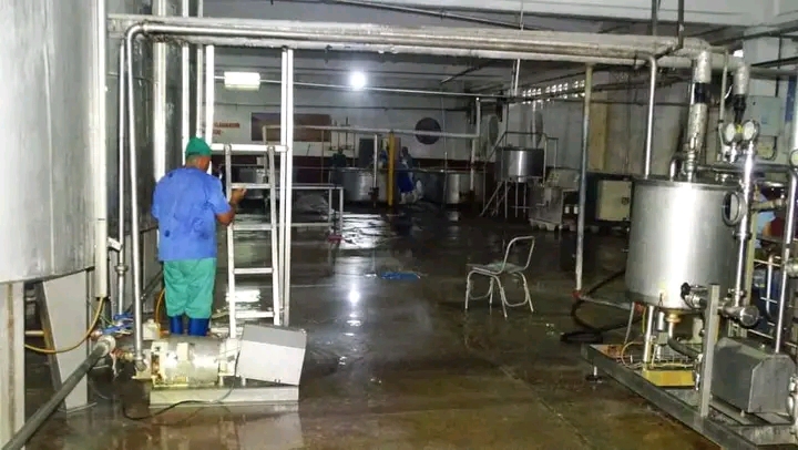 Chequea primera secretaria del Partido en Villa Clara funcionamiento de la industria láctea en la provincia