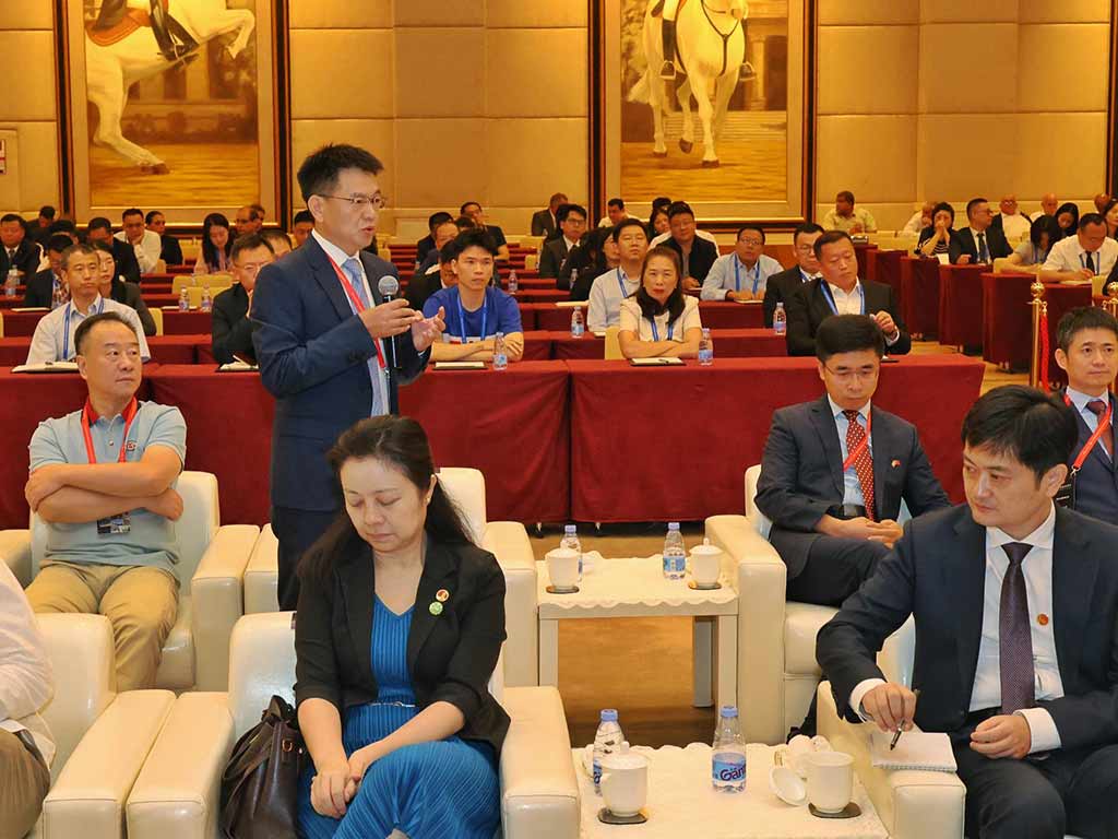 Díaz-Canel dialoga con empresarios de China interesados en Cuba