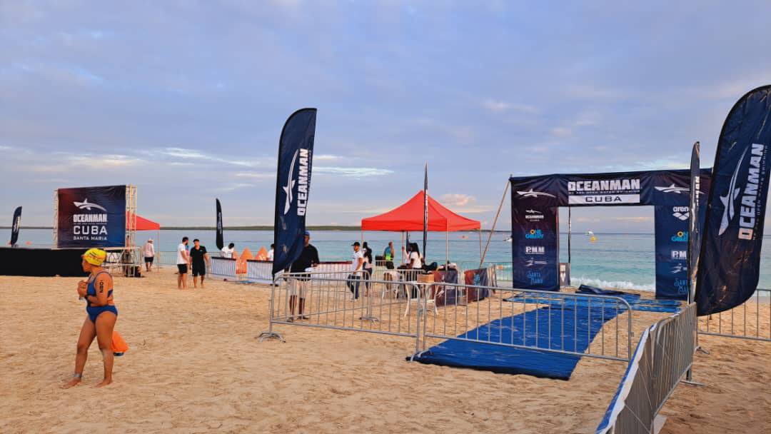542687067_2046540949485169_3587198664052728045_n Plata para nadadora villaclareña Laurent Estrada en OceanMan 2025
