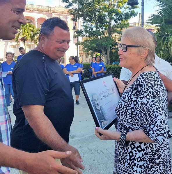 Reconocimiento al Mérito Periodístico para Bárbara Fortes
