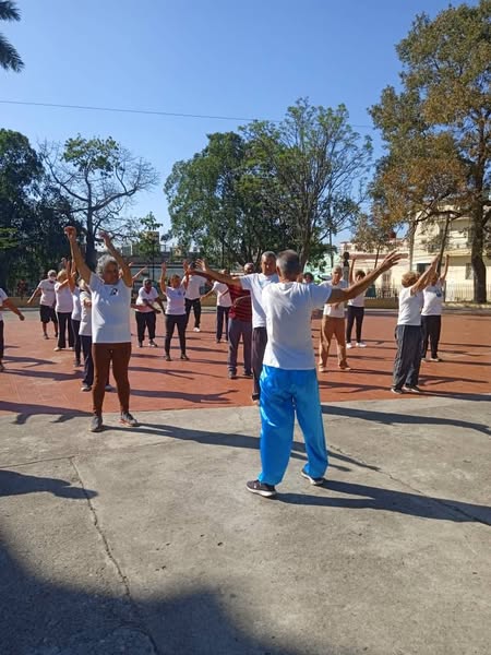 Los chinos hasta en ejercicios sorprenden