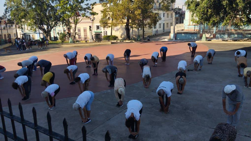 Los chinos hasta en ejercicios sorprenden