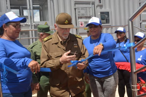 Inaugura Ramiro Valdés parque fotovoltaico en Calabazar de Sagua