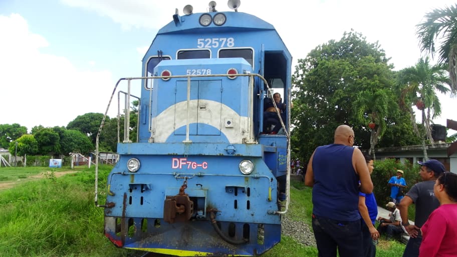 Tren de pasajeros realiza parada de emergencia en Villa Clara por brote diarreico