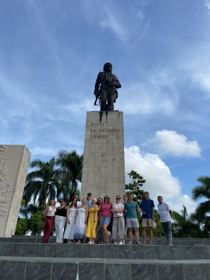Estudiantes universitarios alemanes visitan sitios de interés histórico de Santa Clara 